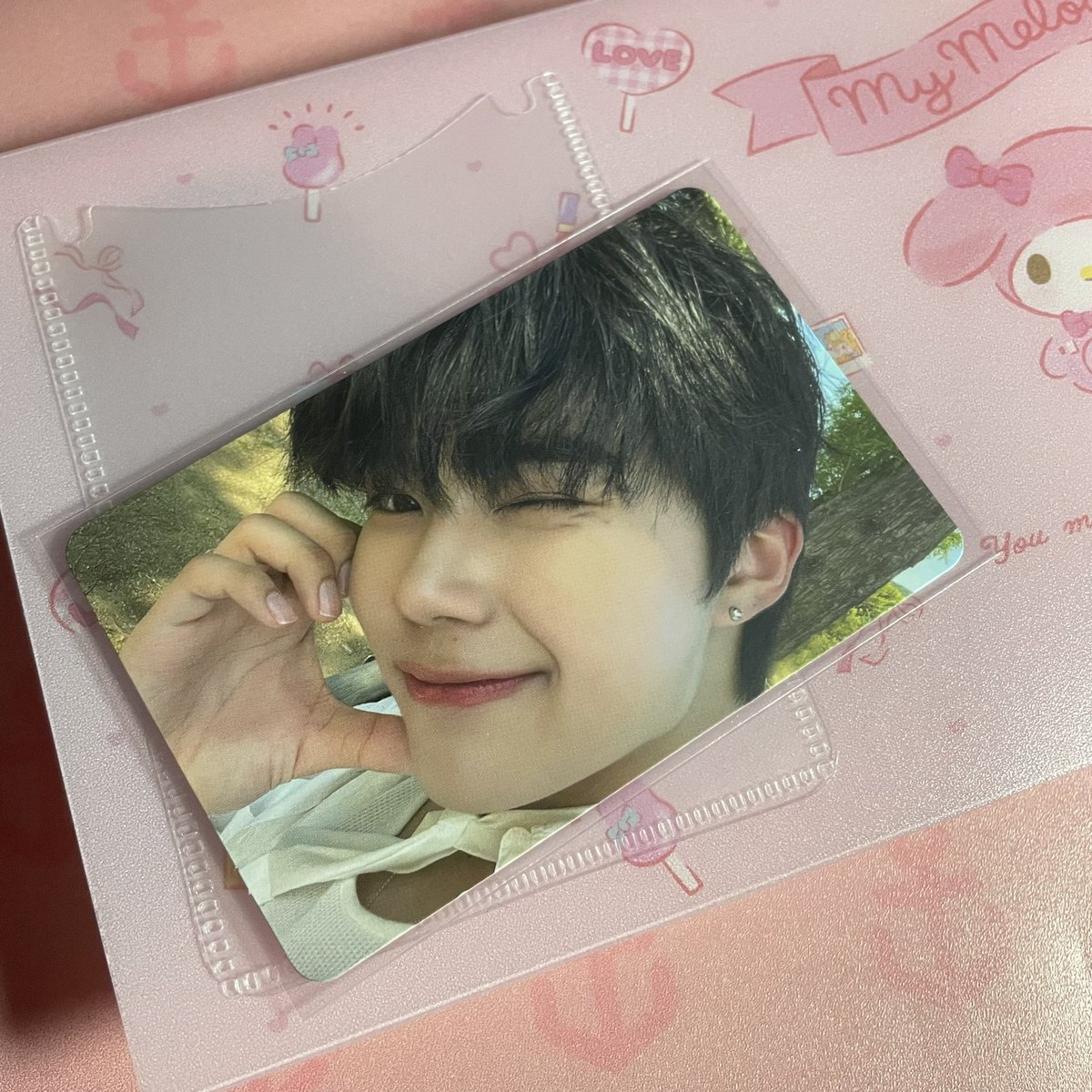 ggeonppangdan's tweet photo. the prettiest gunwook pc to exist for me https://t.co/dmJgagBCfV