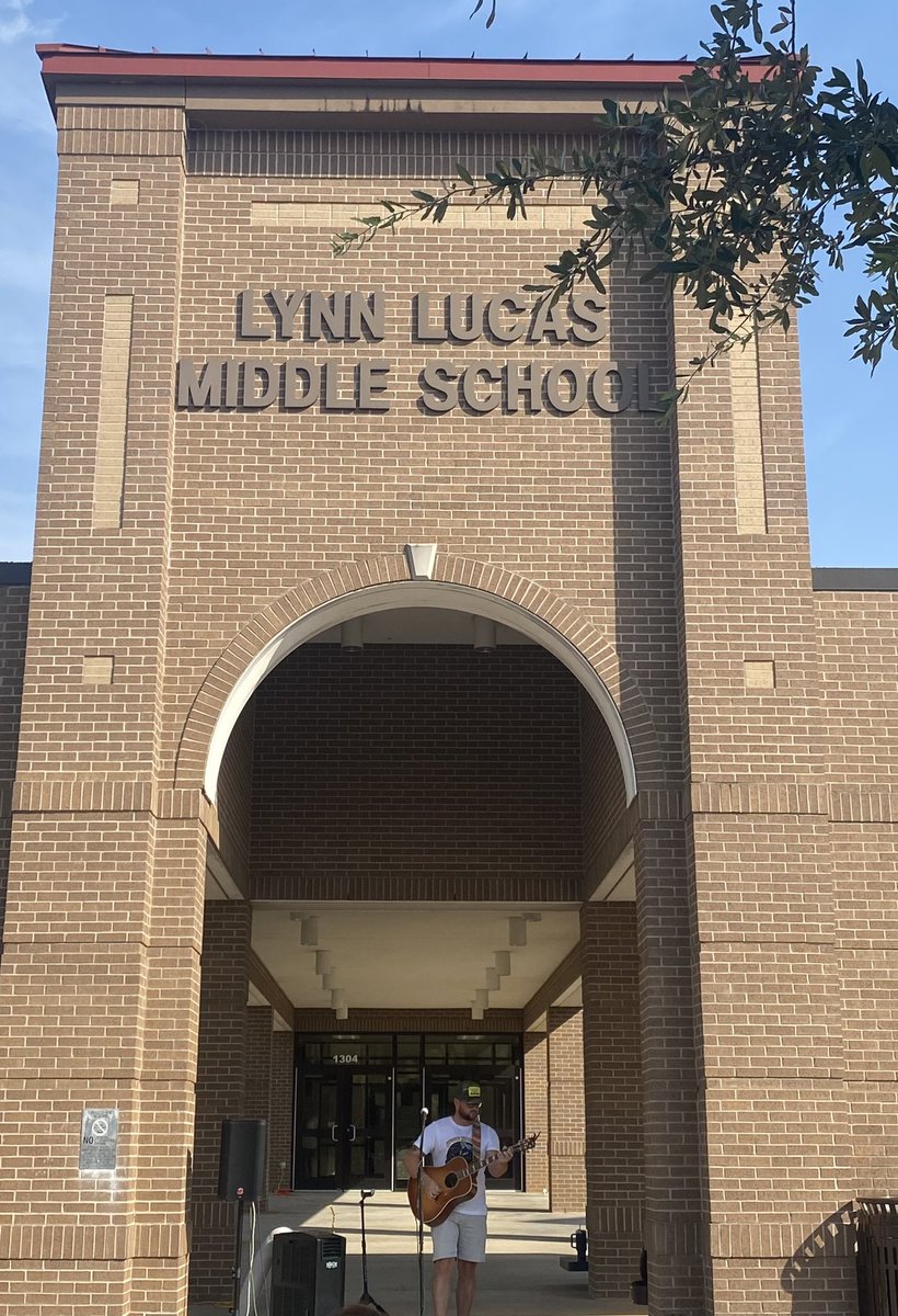 New school year is here!!!

Willis ISD is ready to go with @LLMSLynx Block Party!#OneTeamOnePurpose