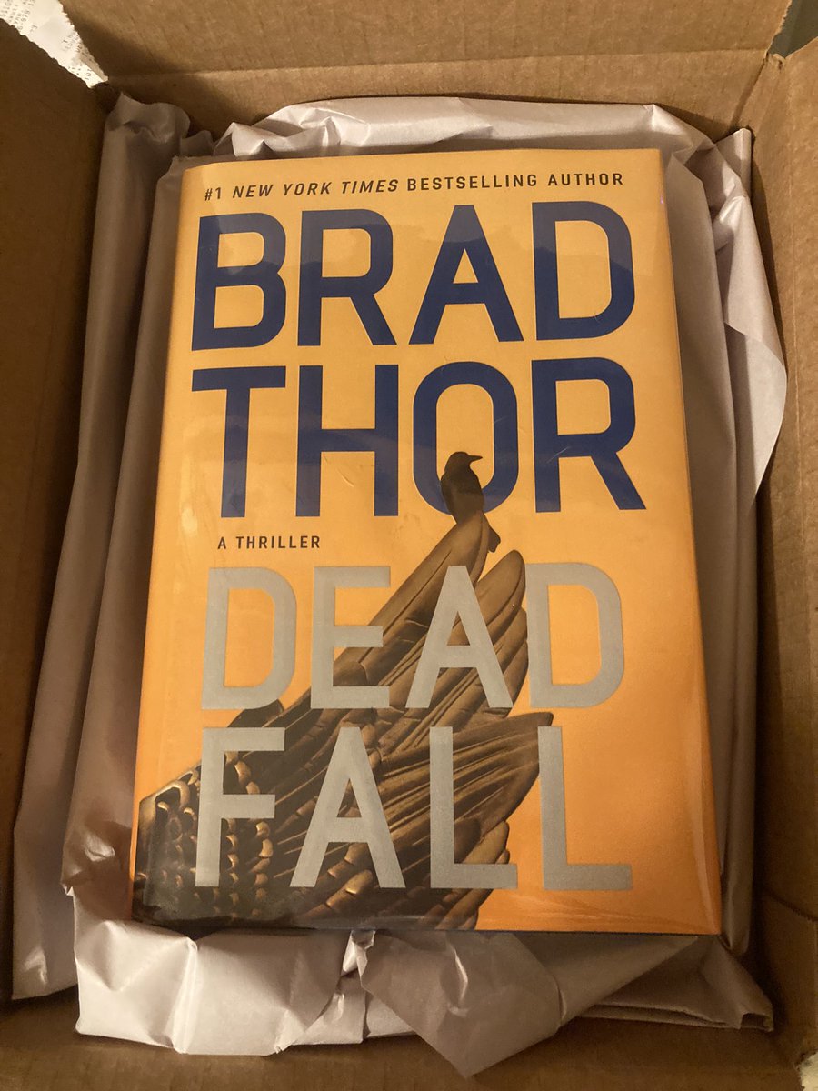 elliottmarke1's tweet image. Book mail is the best mail!! @BradThor @AtriaMysteryBus @EmilyBestler @poisonedpen #DeadFall #ScotHarvath