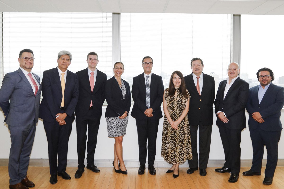 GabrielYorio's tweet photo. Hoy me reuní con @AAsamep, la asociación de agregadores de medios de pago como @clip_mx, @MercadoPagoMex, @PayPalMexico, entre otras. El 70% de los #pagos #digitales que se hacen en el país, se hacen a través de ellas. Son un actor importante en la economía digital y la #innovación tecnológica de nuestro sector financiero y tienen un papel importante en la #inclusión financiera de pequeños negocios.

Ellos también participarán en nuestra  #SemanaFintech.