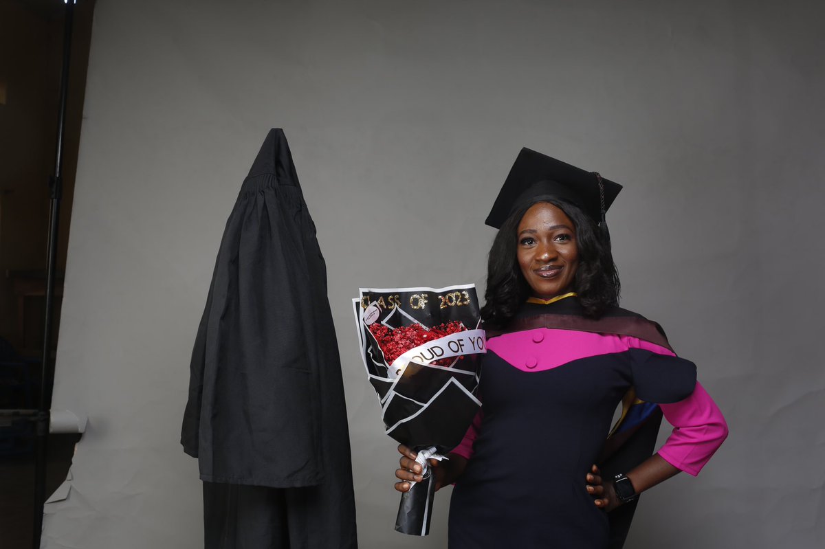 Purpleberycandy's tweet photo. Market price officially doubled cause I'm a degree hotter than I was yesterday 😌                                                 Bsc (Hons) Physiology ... God outdid himself ...  #graduate https://t.co/u555UX6WFO