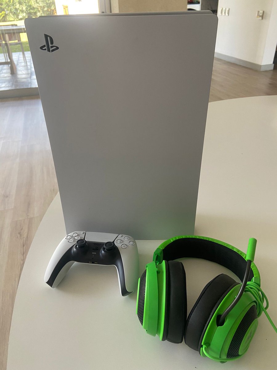 RS08CAP's tweet photo. Se vende ps5 , barato 750 dólares. #fifa #cod #play #ps5 , me ayudan mucho con un RT , es para una causa importante Gracias! https://t.co/1FDQzOdiQl