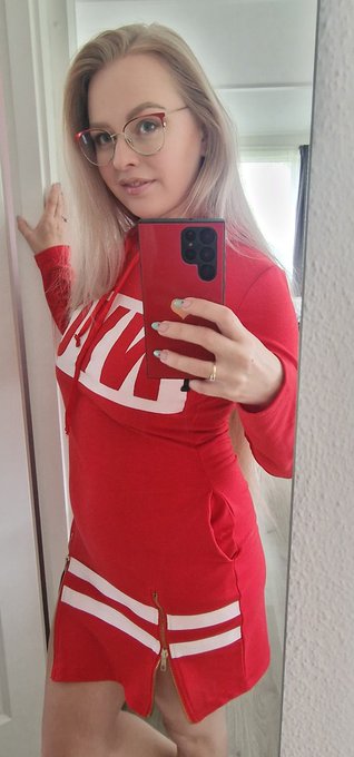 Lady in red 💋 https://t.co/yVSgI2oJ5S<a href="/tag/xbiz"class="tags"><span>#xbiz</span></a>