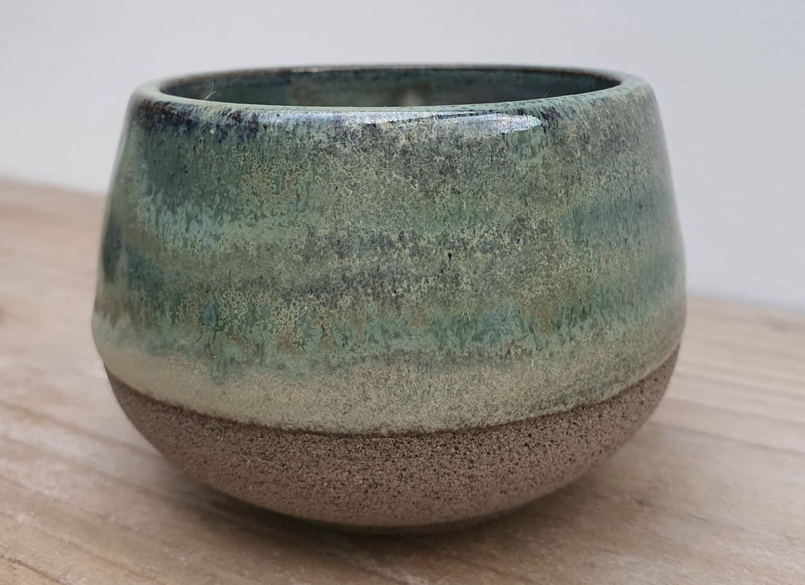 A lovely glaze colour on this bowl, it’s definitely one for my new range of tableware, it looks beautifully organic I think ? ⁦@PotteryThrow⁩ #pottery #notjustagardener #calm