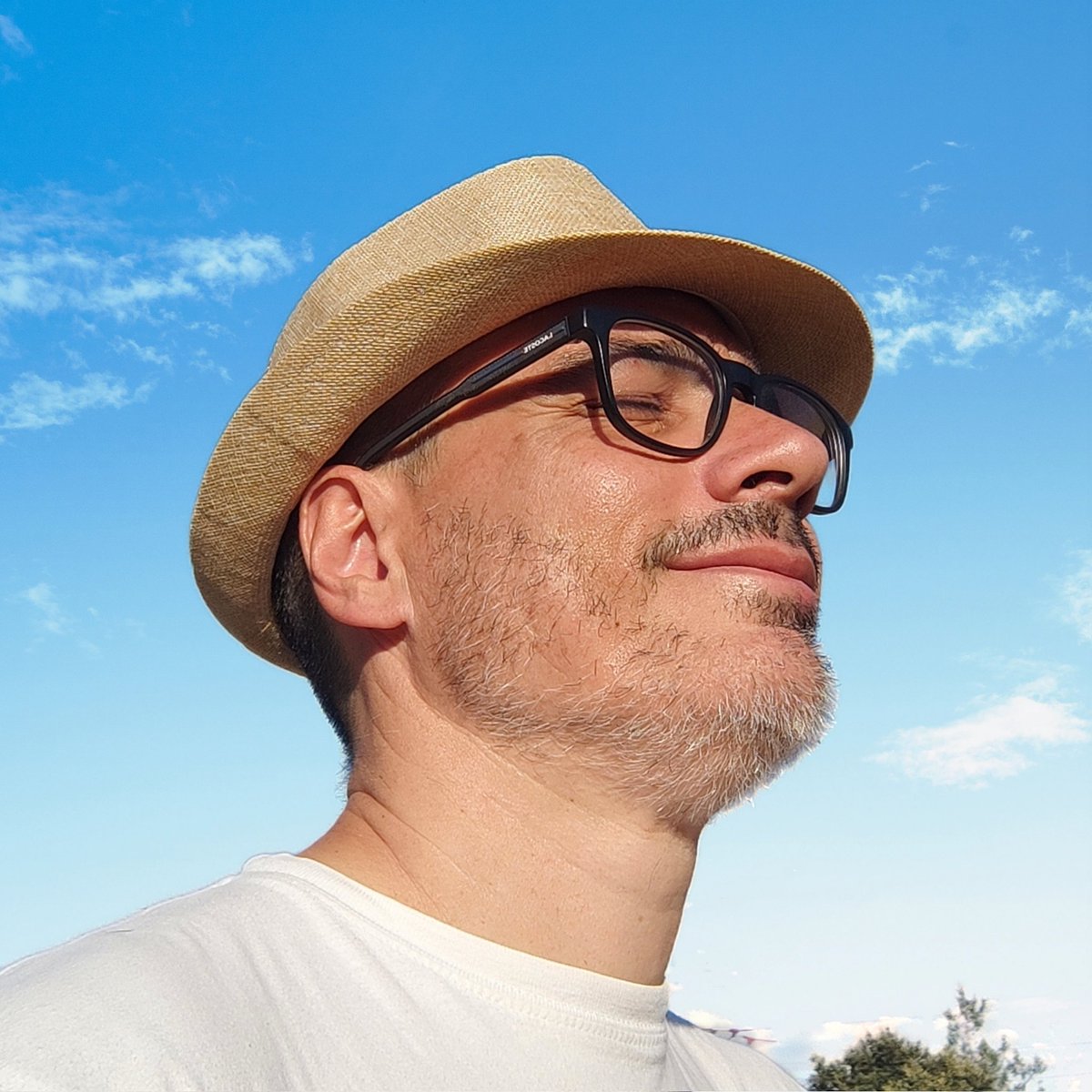 rebiciat's tweet photo. #NuevaFotoDePerfil https://t.co/6p3UYc92Dn