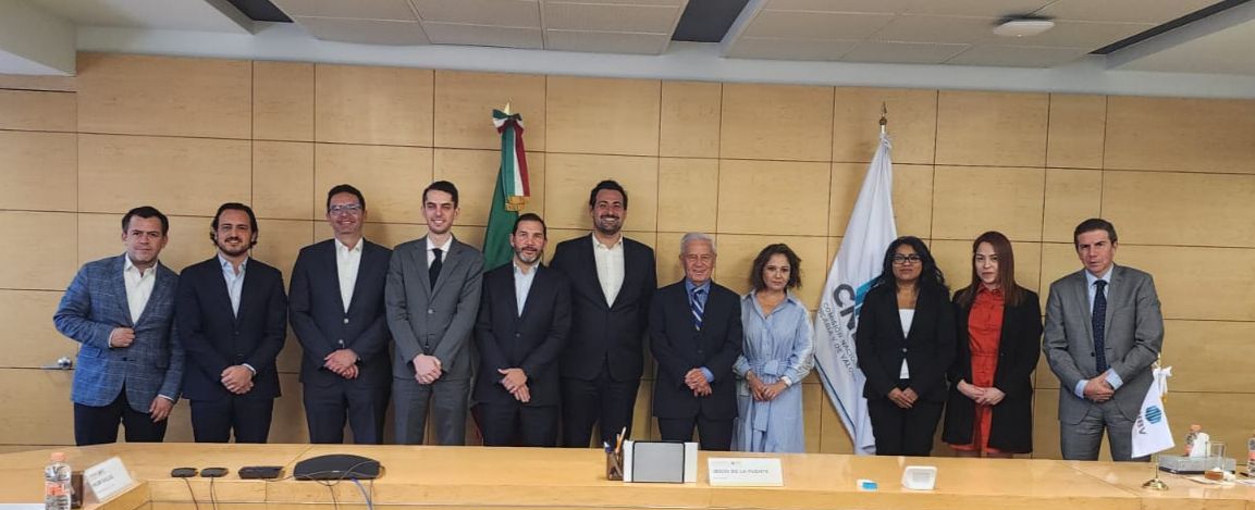 fintechmx's tweet photo. Agradecemos la apertura del Dr. Jesús de la Fuente, Presidente de la #CNVB y su equipo, para conversar con @fvallejo y @ecalero19 y evaluar formas de colaboración e impulso al sector. Aplaudimos los esfuerzos y logros que la @cnbvmx ha logrado para impulsar el sector fintech. https://t.co/1A7SQVZZhQ