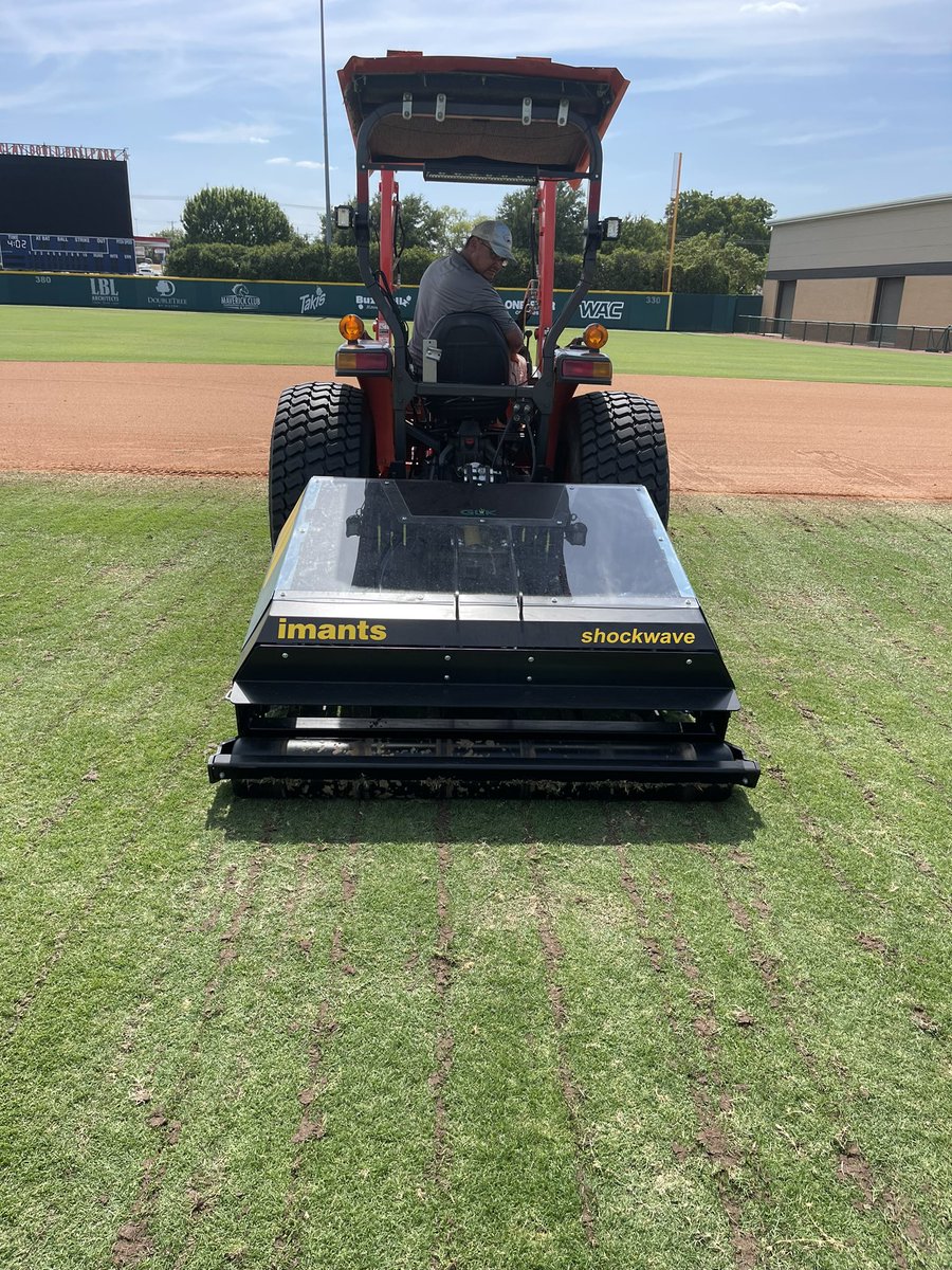 UTAfields's tweet photo. Fraise at the Saxe, followed by a shockwave at the Saxe and Gould. Better late than never. Thanks to @glkturftx_rick and @glkturftexas for getting it done. https://t.co/2ke9mM65Vq