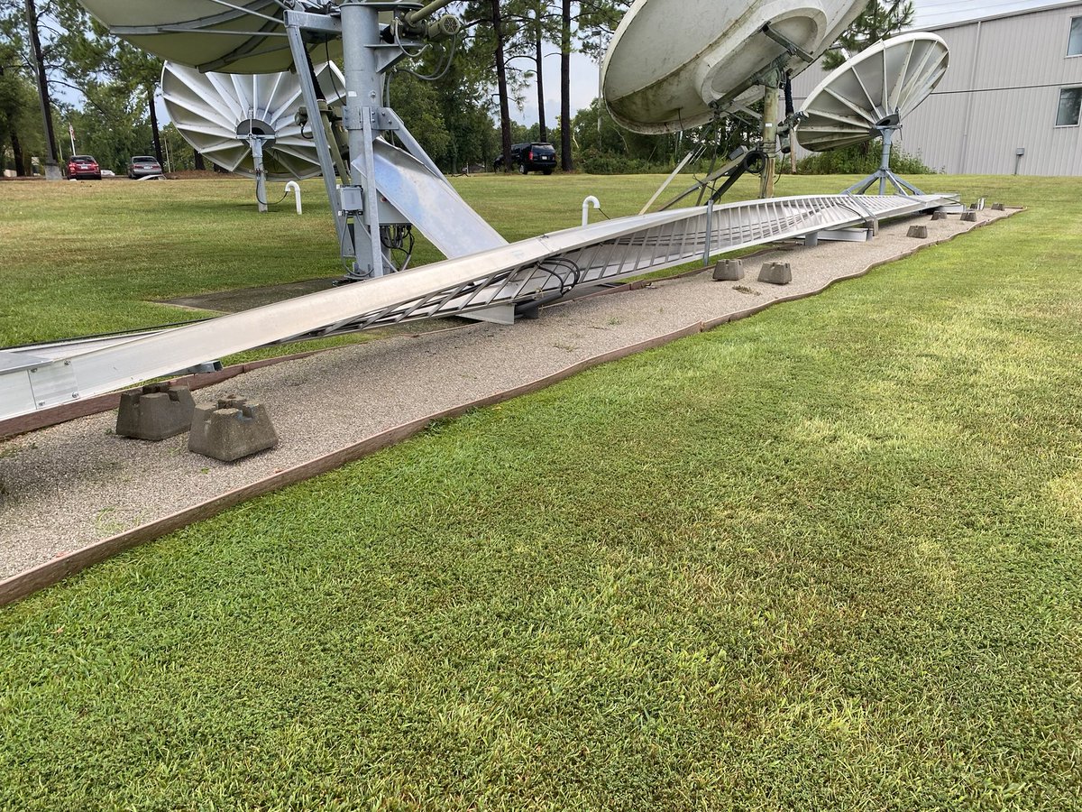 AshleyRuizWx's tweet photo. Wind damage outside of our @BRProudNews studio - downed limbs, snapped trees, uprooted tree, metal “catwalk” by satellites flipped. I haven’t seen our station kitties. I hope they’re okay 🥺 going to look for them after the newscast #lawx #BatonRouge #WVLA #WGMB @NWSNewOrleans https://t.co/yL5HWLig4h