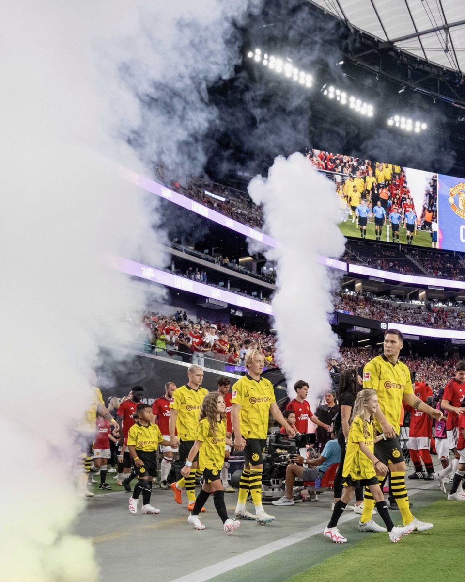 BlackYellow's tweet photo. Thank you Las Vegas, you were fabulous 🖤💛 https://t.co/4TNUULAgAm