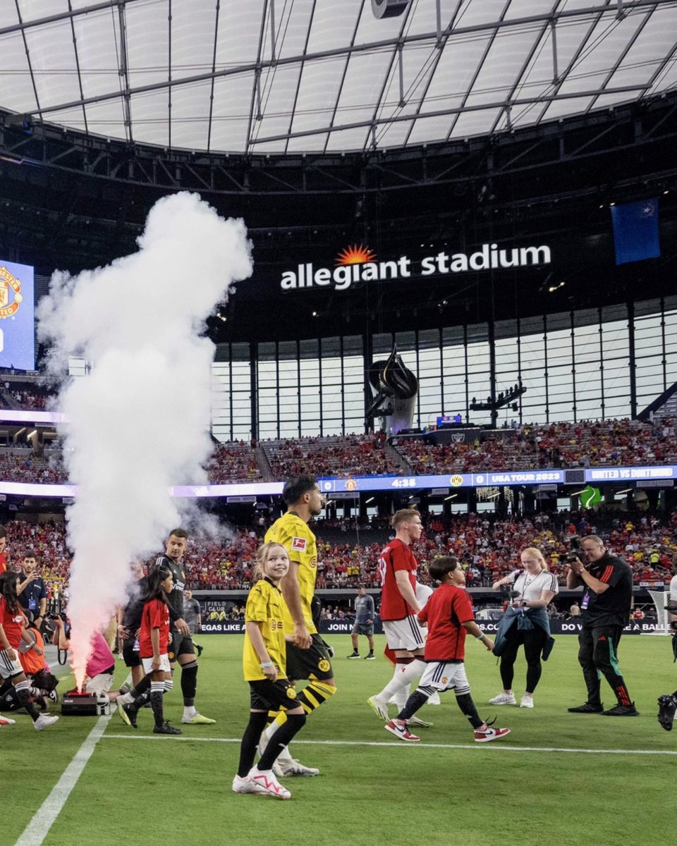 BlackYellow's tweet photo. Thank you Las Vegas, you were fabulous 🖤💛 https://t.co/4TNUULAgAm