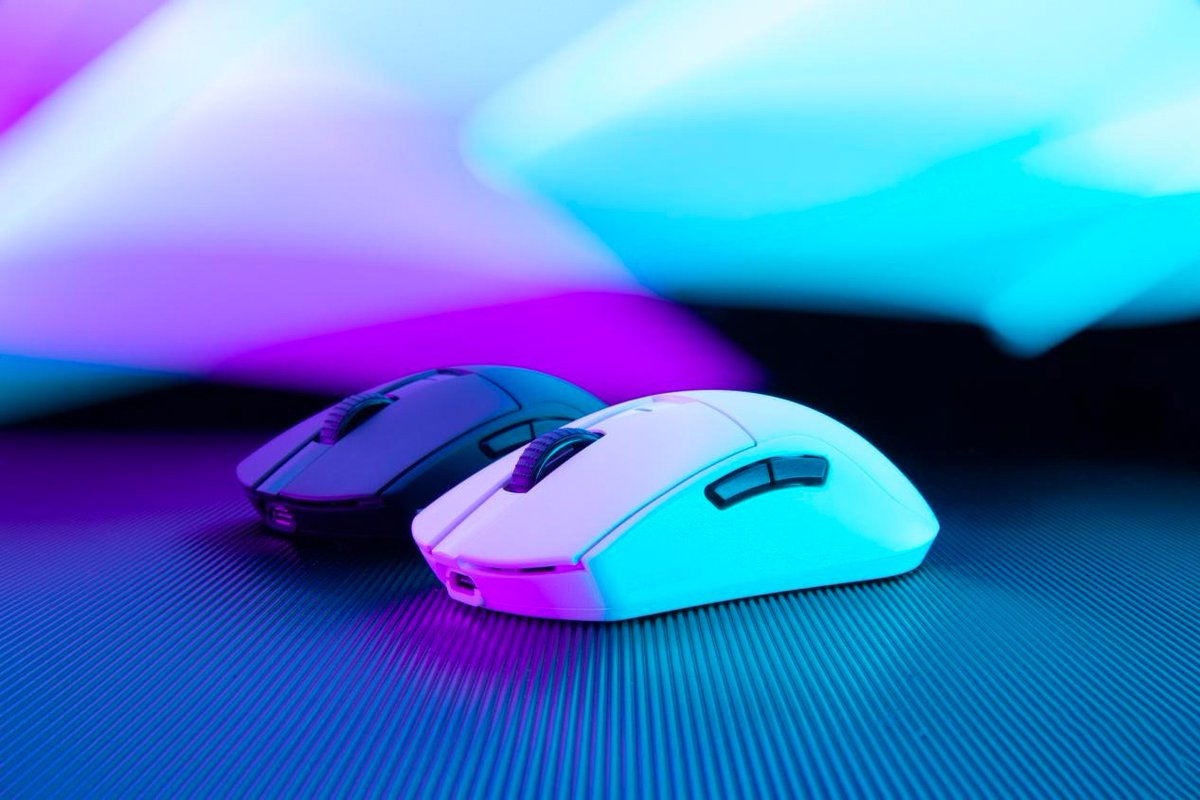mechkeysStore's tweet photo. DAREU has introduced A950 Pro and A950 Pro Magnesium Alloy Three-Mode Wireless Gaming Mice, designed with top-quality hardware including PAW3395 sensor, the A950 Pro series packs a buttery smooth performance!!
https://t.co/egea6GFTsq
#MechKeys @Dareu_Global #A950Pro https://t.co/fAr4sJJWoj