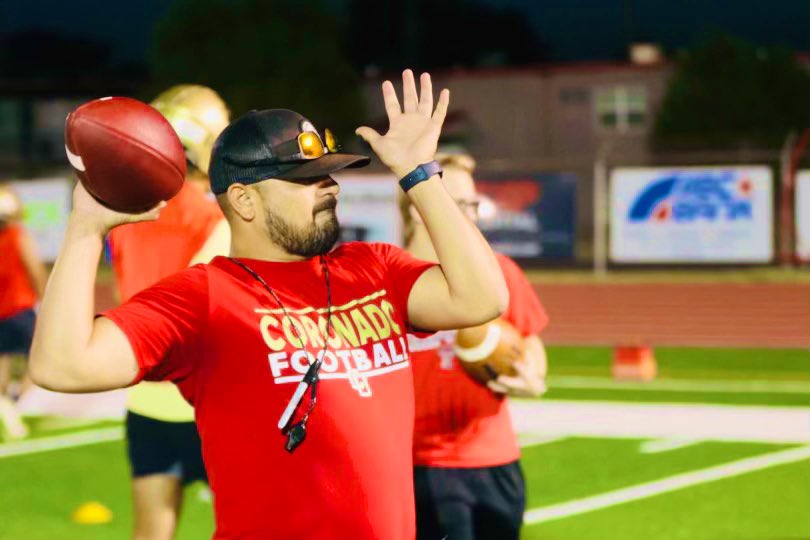 Coach Flores tweet media