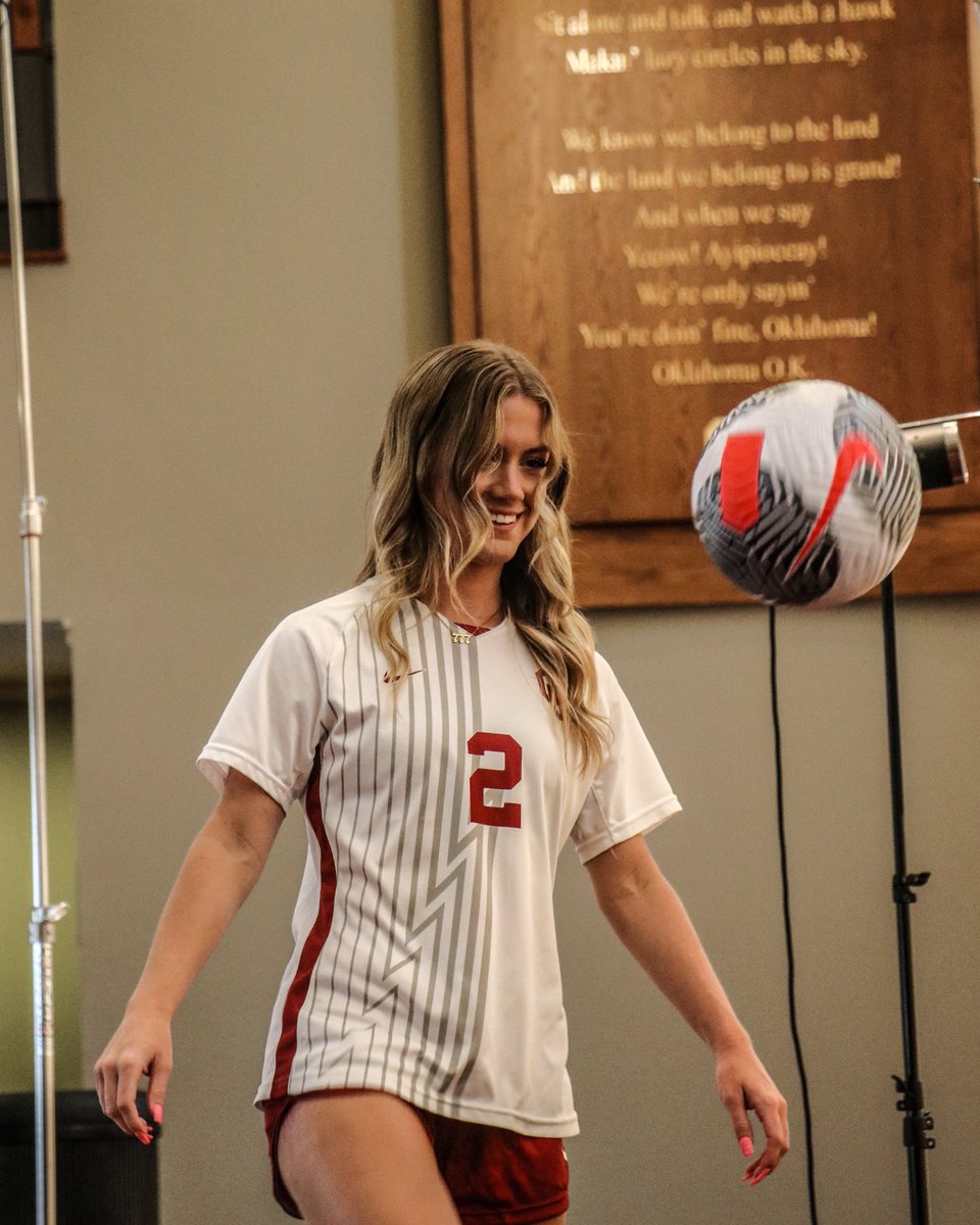 OU_WSoccer's tweet photo. And 𝙬𝙚'𝙧𝙚 𝙗𝙖𝙘𝙠 📸 

#BoomerSooner☝️⚽ https://t.co/QkbAsczR9q