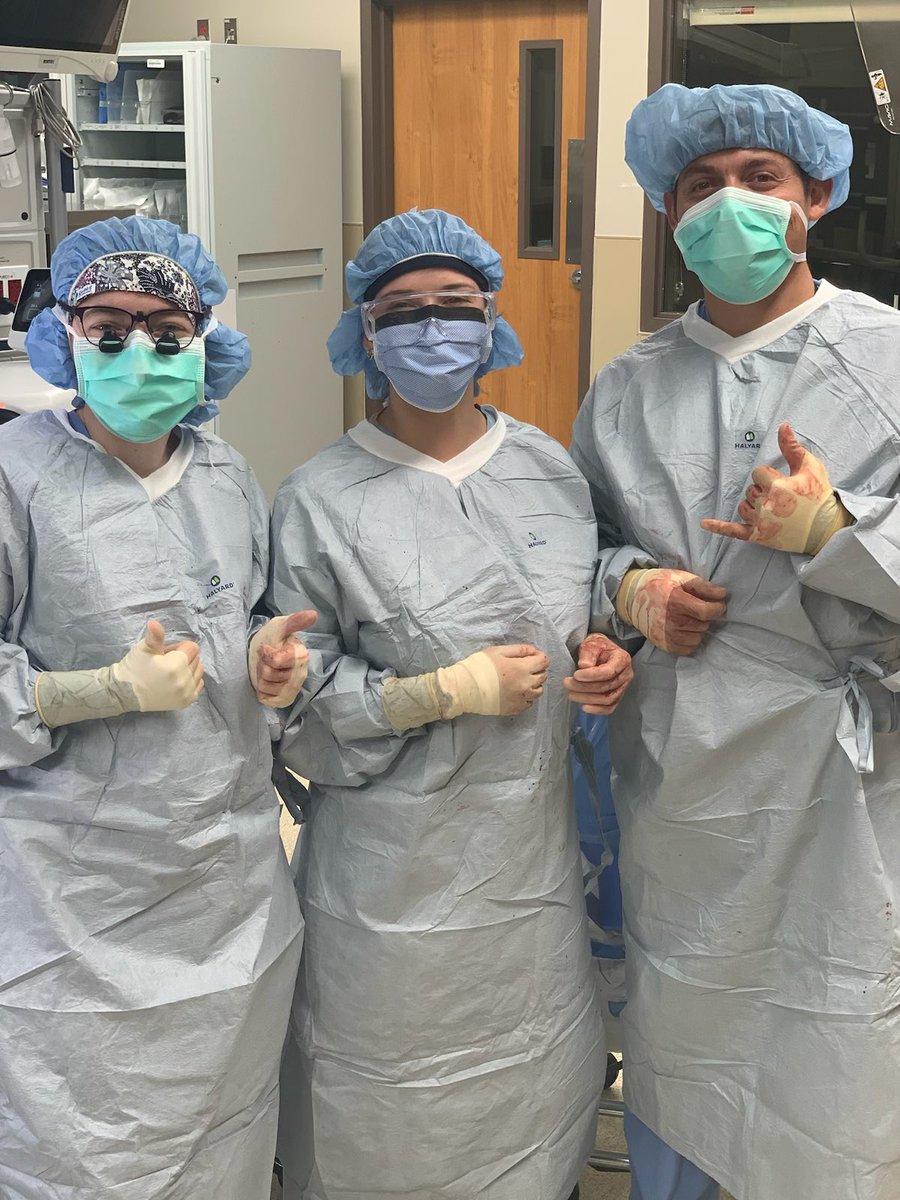 NataliaSB1992's tweet photo. First rotation done ✅ Time flies when you’re doing what you love and you have an amazing team🫶🏼#vascularsurgery @UofAZSurgeryRes @UofAZSurgery @MelissaDAndrea4 https://t.co/ywutlj9FFS
