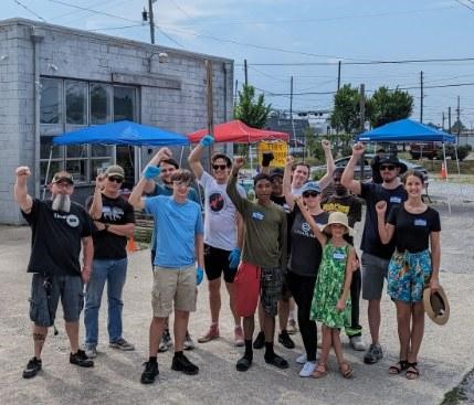 BhamDSA's tweet photo. BRAKING: We serviced 9 cars at our Brake Light & Fuse Replacement Clinic🚦this past Saturday!
Thanks to @ShowUp4RJ's Bham chapter for joining us to talk to our neighbors about pressuring Brasfield & Gorrie to #DropCopCity. Special thanks to @beloveducc for being great hosts! https://t.co/ApfunlRnf4