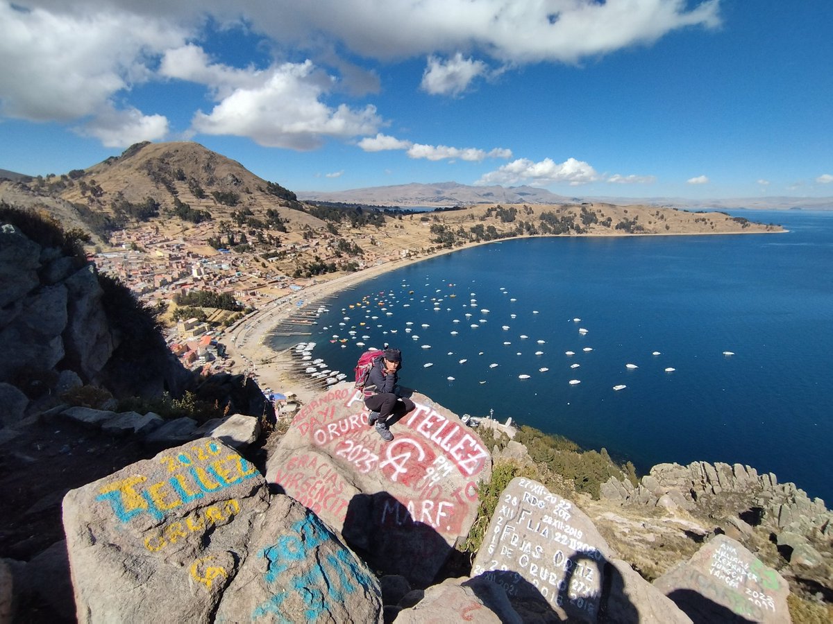 maitepariente's tweet photo. Antes de empezar en serio con las cumbres de Bolivia me he dado un paseo por Copacabana, ciudad boliviana en el lago Titicaca situada a 3841 m. Un paraíso terrenal💫😊💪😉

A topeeeee con la vida 💋❤️ https://t.co/WXZ02xh2JR