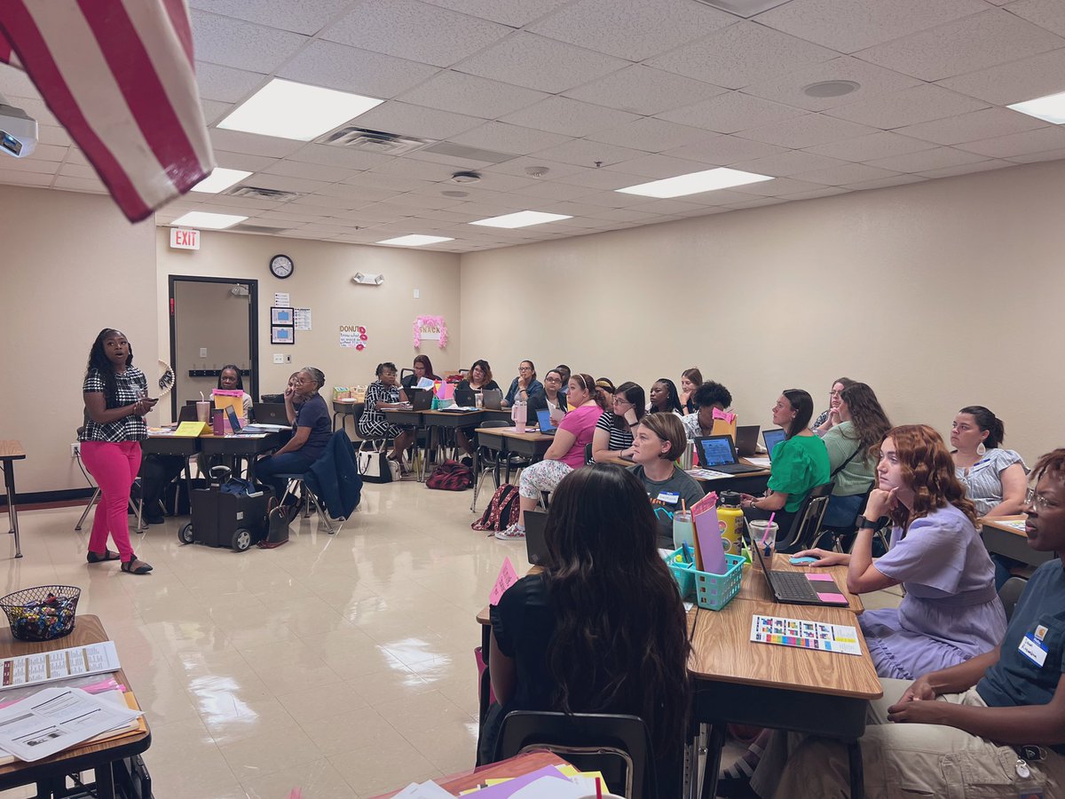 williams8178's tweet photo. New Teacher Training with @jillbjoy! It's going to be a great year!! #LsChat #LifeLeader #5EModel #InteractiveWordWall #UPSProblemSolving https://t.co/QEXqvuA3jc
