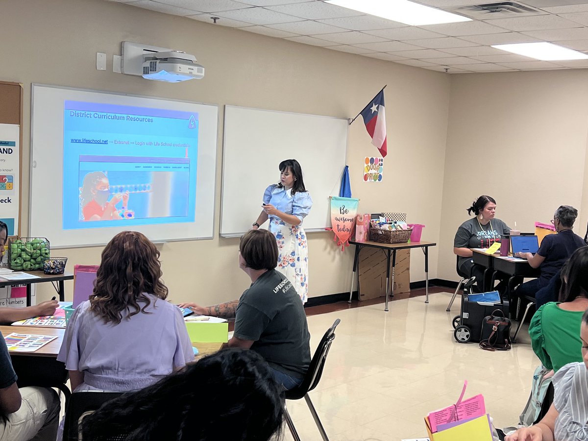 williams8178's tweet photo. New Teacher Training with @jillbjoy! It's going to be a great year!! #LsChat #LifeLeader #5EModel #InteractiveWordWall #UPSProblemSolving https://t.co/QEXqvuA3jc