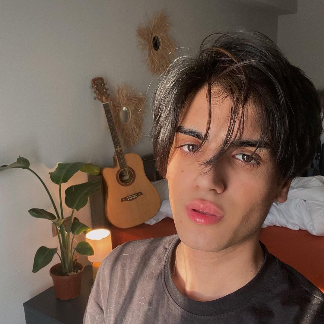 #urfapasif
#urfagay
Pasifim yerim var aktif olgun erkekler yazsınlar tanışalımm😁
+90 506 049 46 59