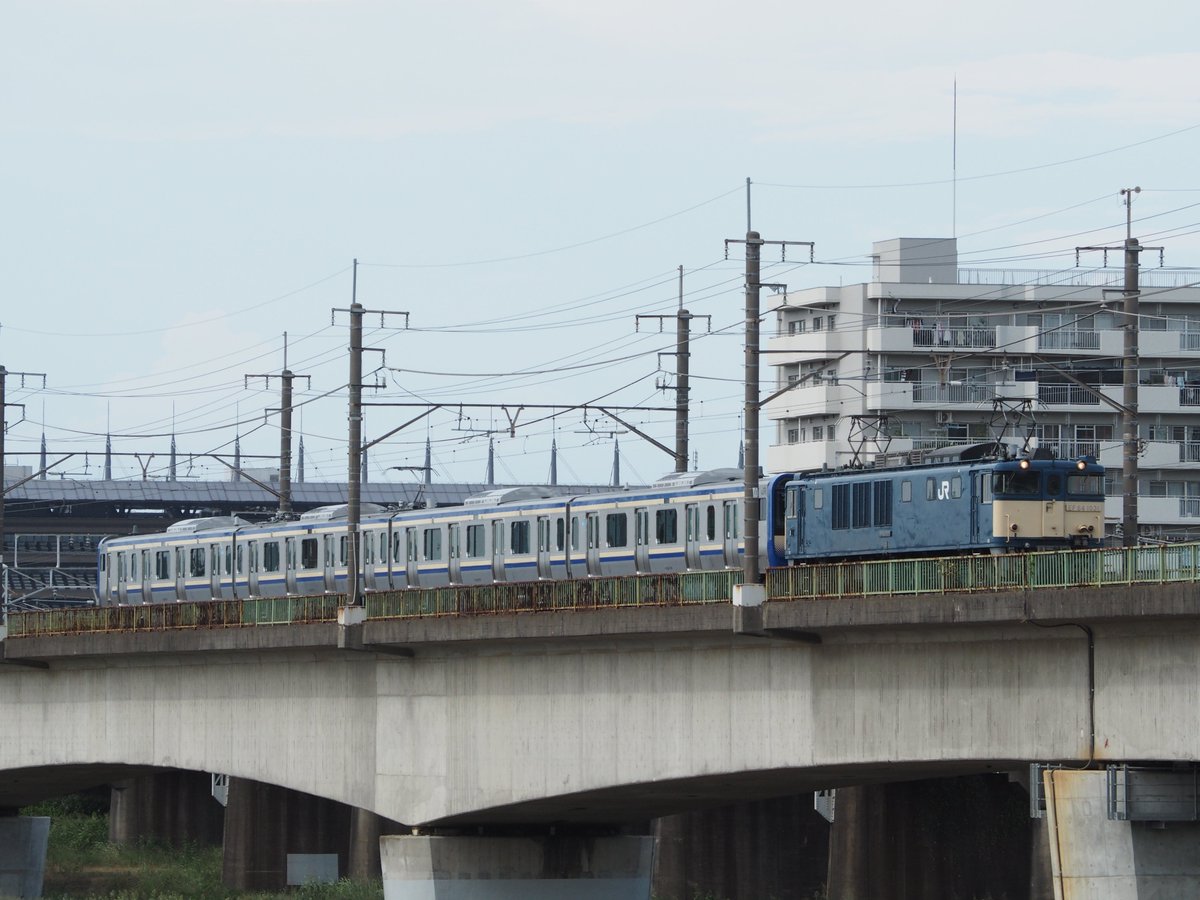 ma9375's tweet photo. 7月31日(月)
府中多摩川武蔵野線橋
横須賀総武快速線電車新車回送
E235系1000番台1126F
(都クラJ-26)編成/所属標記無し
EF64-1031牽引 15:00定刻通過
#E235系1000番台
#1126F
#鎌倉車両センター
#都クラ
#EF641000
#新車回送
#配給輸送
#武蔵野線
#横須賀線
#総武快速線
#多摩川河川敷
#7月最後 https://t.co/ceIsYPOtp6
