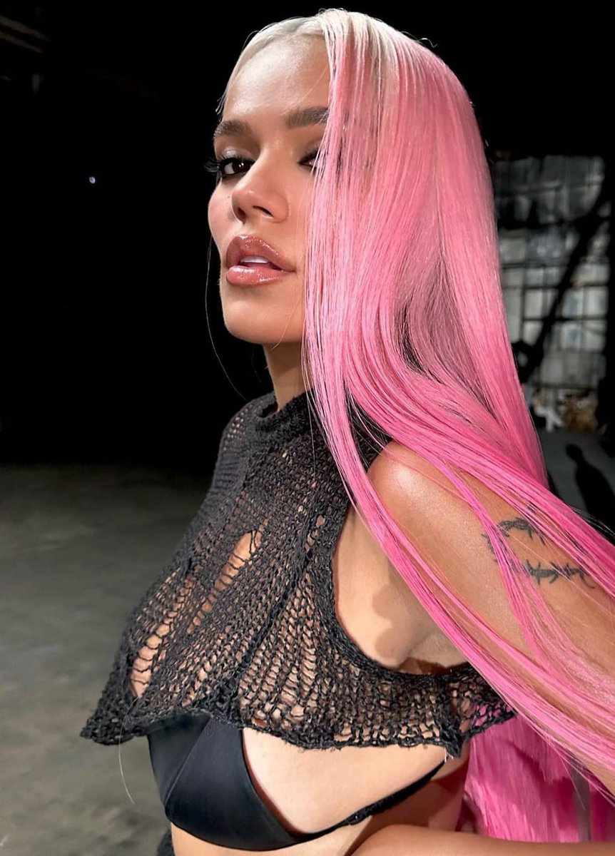 KarolGCrave's tweet photo. .@KarolG's upcoming album "MAÑANA SERÁ BONITO (BICHOTA SEASON) is rumored to feature Selena Gomez,Nicki Minaj &amp; Feid. 👀✨️🦈 https://t.co/NT0GoQrEuc
