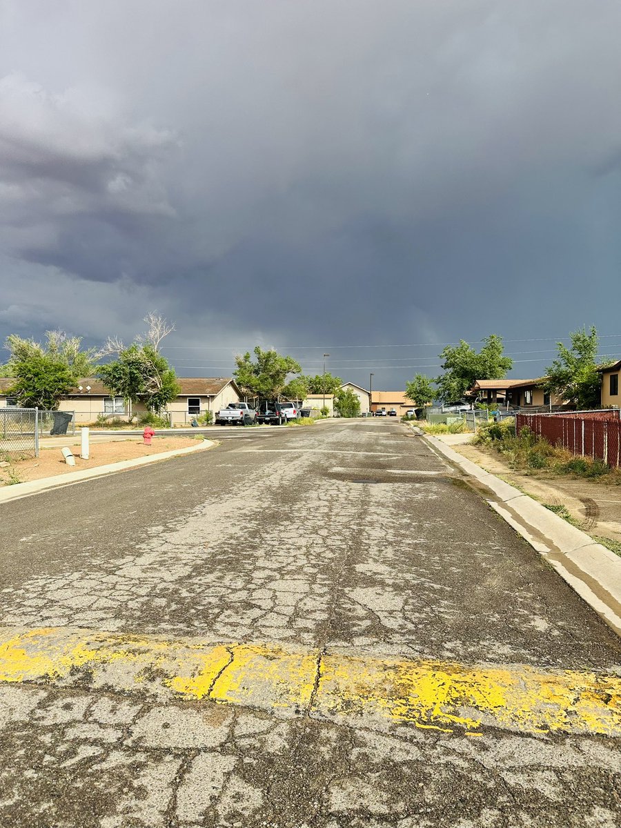 _Cambe_'s tweet photo. Every time I come outside, I miss the rain! Dang it! 🌧️ but I hear thunder ⚡️ https://t.co/YLEoYqxmyg