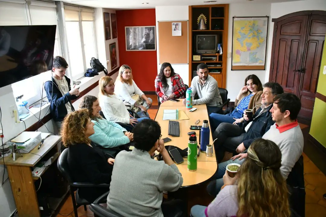 UPLaPlataOk's tweet photo. Encuentro de @LuisFedeArias y candidatxs de #Lista31 @unionxlapatria con el dirigente de @upbuenosaires @colodeisasi
Se coincidió en avanzar en un proyecto de salida a la crisis centrado en #Soberanía #trabajo #producción
🇦🇷 #HayOtraManera
⚖️ #CiudadJusta
📊 #CiudadPensada https://t.co/xUzRFbnCZb