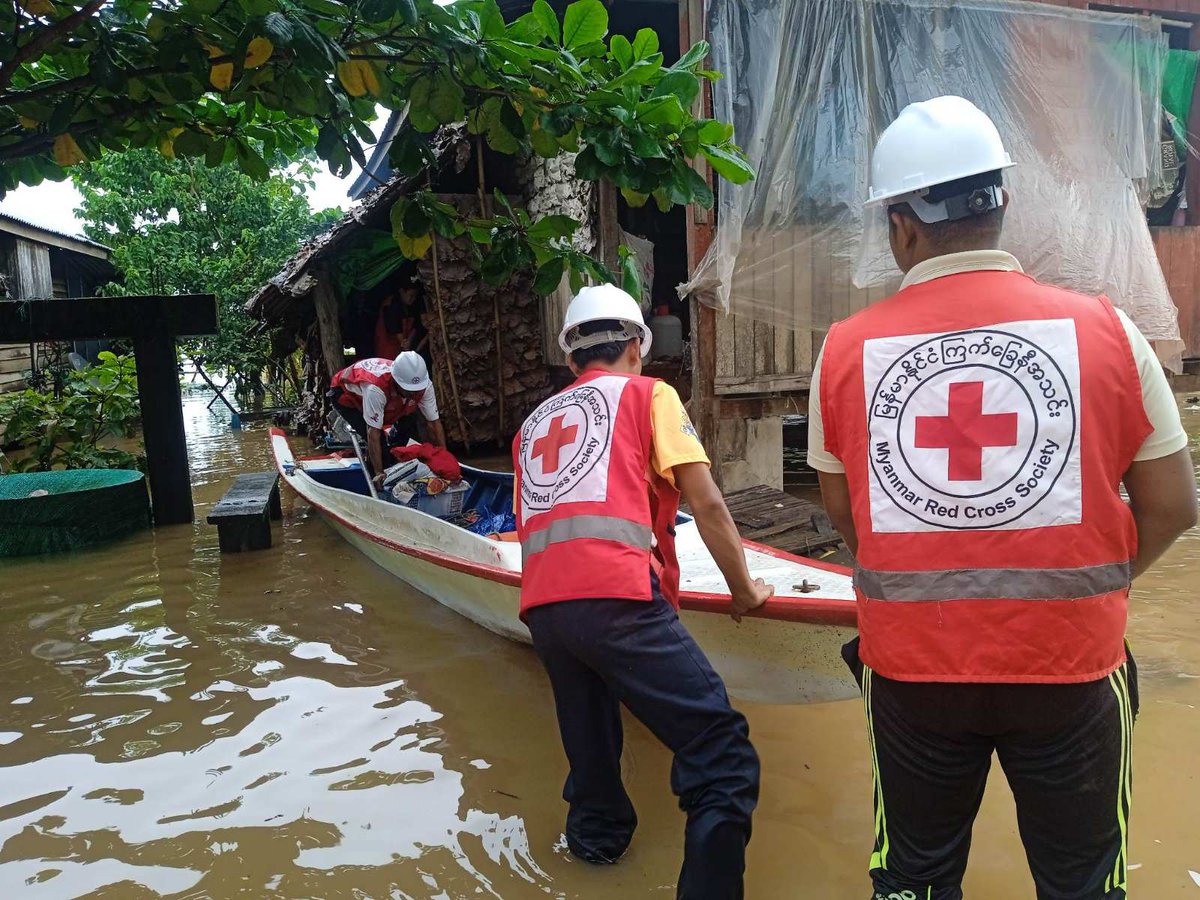 MyanmarRedCross's tweet photo. Rising waters can’t deter us. In #Kayin &amp; #Mon, Red Cross Volunteers lead with evacuations, road aid, flood and shelter support_ a beacon of hope. In unity, we embody compassion, lending aid and hope against all odds. #RisingWaters #RedCrossResponds https://t.co/fGGgTi9NmQ