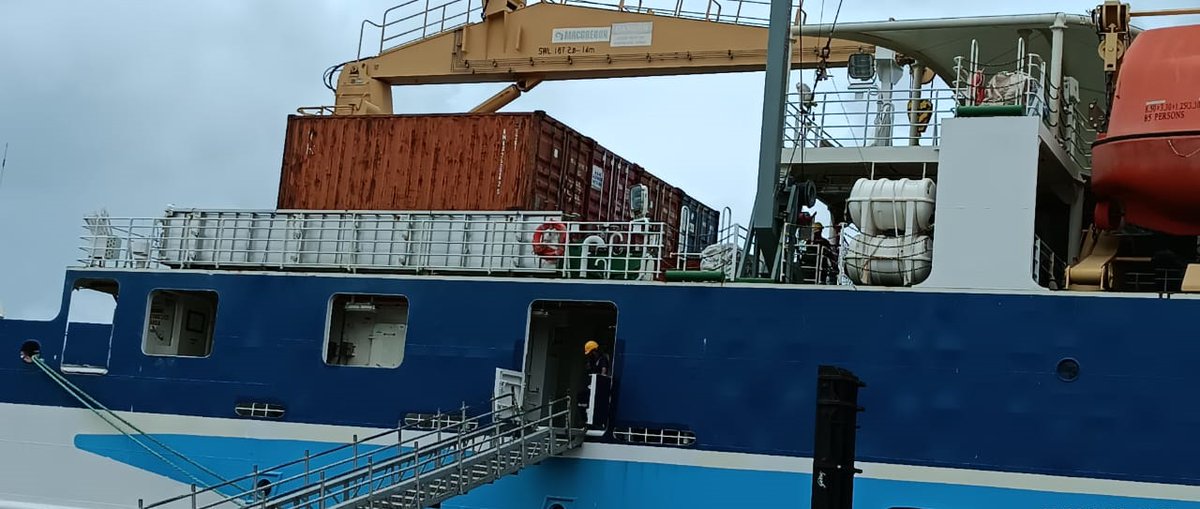 jahaz_rani's tweet photo. 🔸Another milestone for #TeamDSS as approval to carry #Copra onboard #Nalanda & #Sindhu accorded.
🔸Skippered by Capt. Vineet, Containers loaded onboard Nalanda for the return voyage from Campbell Bay carrying Copra.
#dssandaman #andamans #jahazrani https://t.co/TnnwNhYARM