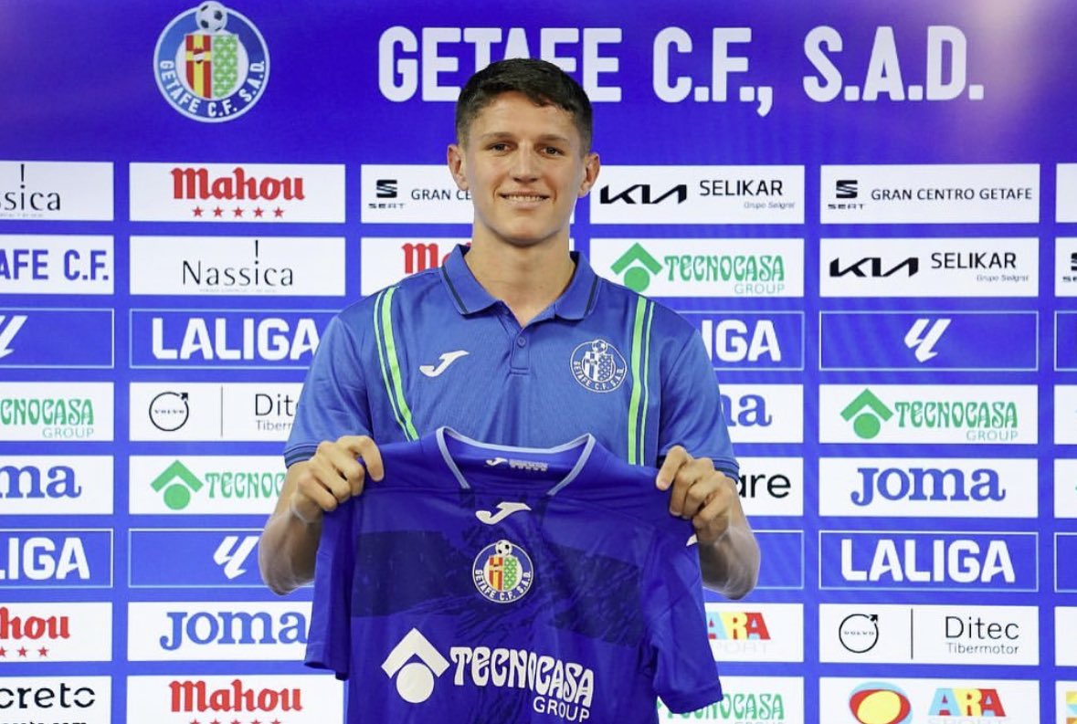 FabrizioRomano's tweet image. Real Betis have decided to open talks to sign talented midfielder Sergi Altimira — negotiations with Getafe are set to start this week 🚨🟢 #RealBetis

Discussions scheduled, Altimira has been included in the list days ago.