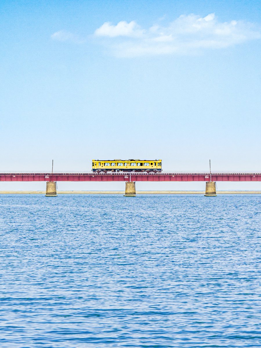 京都にある海を駆ける電車