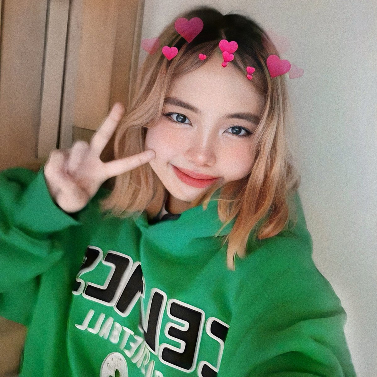 eeunii_vv's tweet photo. — he told me to wear green eh 🍀

#ENSD #ENGENESelcaDay #ENHYPEN #JUNGWON #ENHYPEN_JUNGWON @ENHYPEN_members @ENHYPEN https://t.co/LqJZwaOOeR