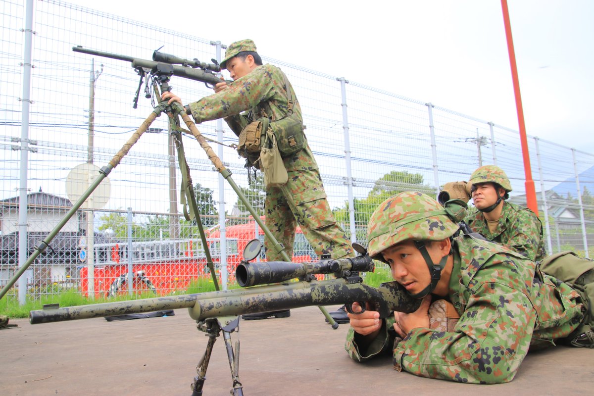 JGSDF_ITAZUMA's tweet photo. 狙撃銃により目標を狙う射手。射撃前の予習は大事です。

#板妻駐屯地 #第３４普通科連隊 #34普連 #イタヅマン #スナイパー #射撃予習 https://t.co/hltw0ybhoO