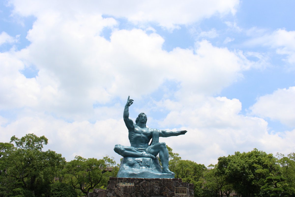 78年前の今日、長崎に2つ目の原子爆弾が投下され、多くの方が亡くなられました。
長崎県では、原爆犠牲者のご冥福をお祈りし、恒久平和への誓いを新たにするため、8月9日を #県民祈りの日 と定められています。原爆投下の午前11時2分に1分間の黙とうを捧げましょう。
#CranesForOurFuture #長崎 #広島