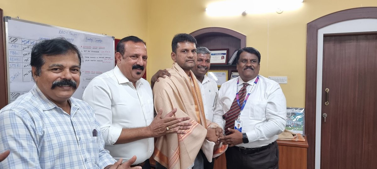 SBIOACC's tweet photo. 01.08.2023
#SBIOACC
Salem module
Glimpses from Salem RS Installation ceremony at Salem followed by branch visits to AO, RBO, Main branch, CPC's, other branches & SBOA School Salem.
#OurUnityLongLive https://t.co/4udaAPP8IH