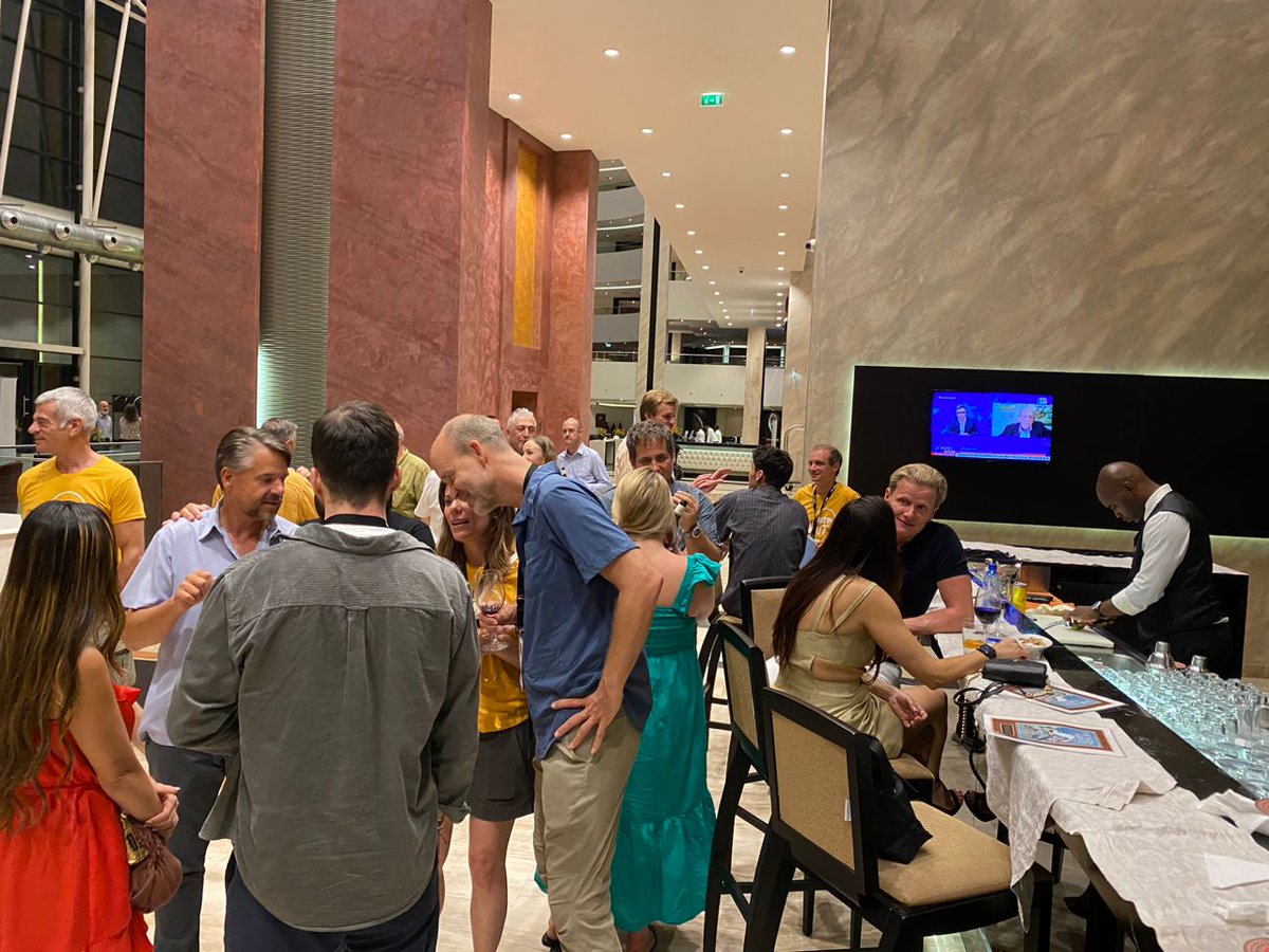 ¿Que es 1 agencia de #viajes y #Turismo mayorista ( AA.VV.M)?
Son las que organizan, elaboran y ofrecen toda clase de #servicios y viajes combinados para su venta a las Minoristas, al no poder las mayoristas ofrecerlos directamente al consumidor.
<a href="/eurekeando/">Eurekeando Guinea Ecuatorial</a> <a href="/PuntoViaja/">Viaja y Punto Travel Agency</a>