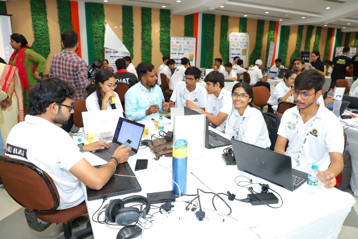 AICTE_INDIA's tweet photo. 𝐊𝐀𝐕𝐀𝐂𝐇 𝐇𝐀𝐂𝐊𝐀𝐓𝐇𝐎𝐍 𝟐𝟎𝟐𝟑

Participants of Kavach at nodal centre @glbajaj brainstorming to find innovative solutions to problem statements in the domain of cyber security. 

#kavach #hackathon #CyberSecurity #cybersafe #cyberattacks 

@SITHARAMtg https://t.co/DsEQQVA8K0