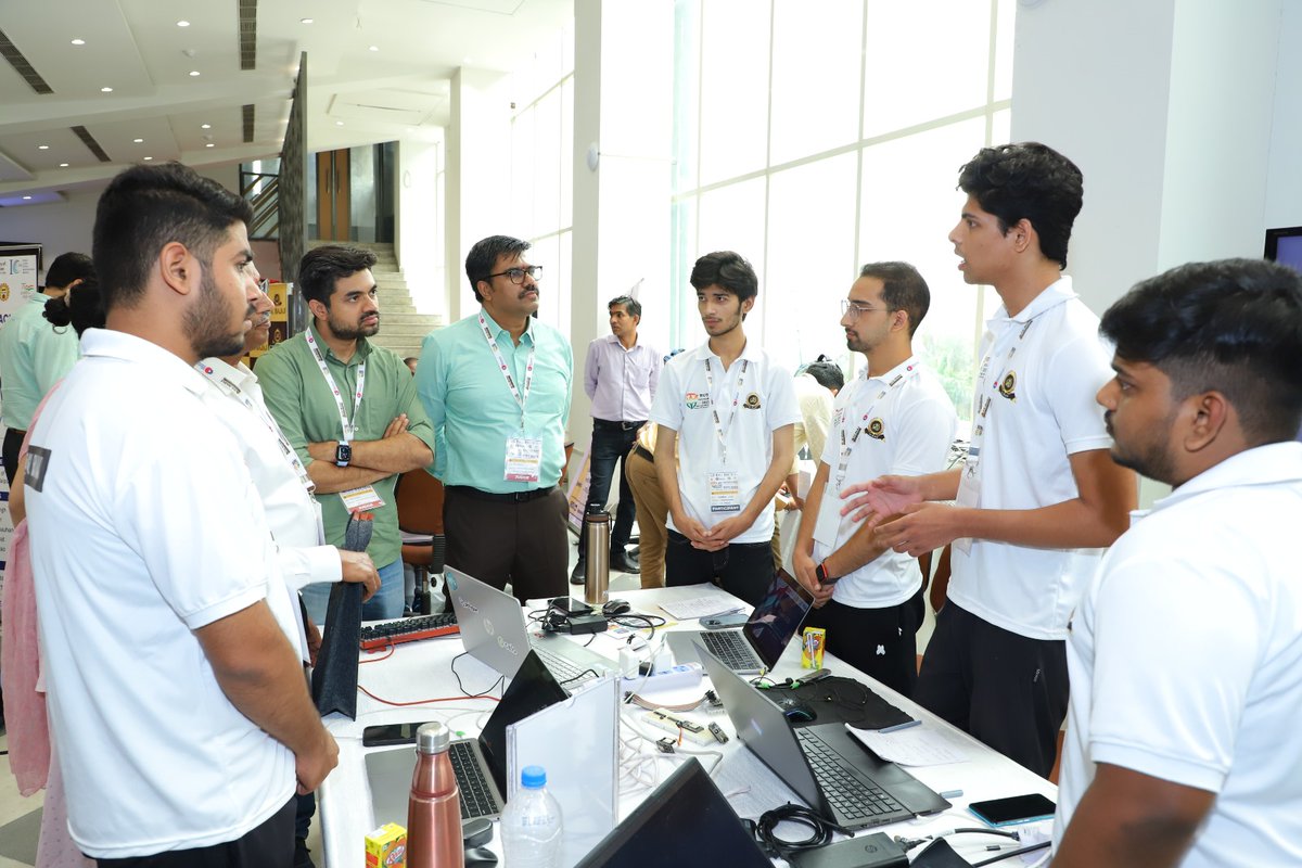 AICTE_INDIA's tweet photo. 𝐊𝐀𝐕𝐀𝐂𝐇 𝐇𝐀𝐂𝐊𝐀𝐓𝐇𝐎𝐍 𝟐𝟎𝟐𝟑

Participants of Kavach at nodal centre @glbajaj brainstorming to find innovative solutions to problem statements in the domain of cyber security. 

#kavach #hackathon #CyberSecurity #cybersafe #cyberattacks 

@SITHARAMtg https://t.co/DsEQQVA8K0