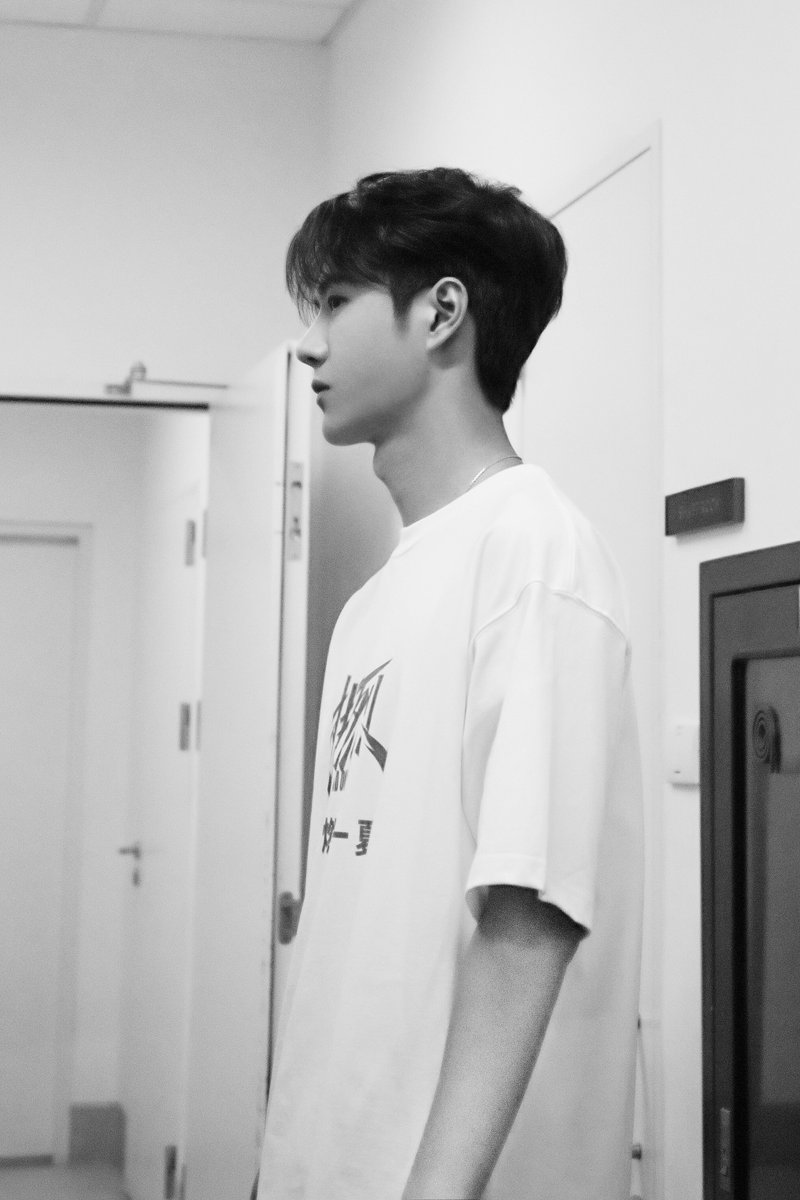 Yibo_Thailand's tweet photo. 230808 | YIBO-OFFICIAL weibo update
เฉินซั่ว #หวังอี้ป๋อ ในงาน Gala Overseas Premiere ของภาพยนตร์เรื่อง #OneAnOnly วันนี้ ร้อนแรงมาก! และ "หวังว่าจะสามารถใช้ภาพยนตร์เรื่องนี้ เพื่อทำให้ผู้คนรู้จักสตรีทแดนซ์มากยิ่งขึ้น" 1/2
#ประเทศไทยมีหวังอี้ป๋อแล้ว
#WangYibo_OneAndOnlyTH https://t.co/bfpA4j7fV1