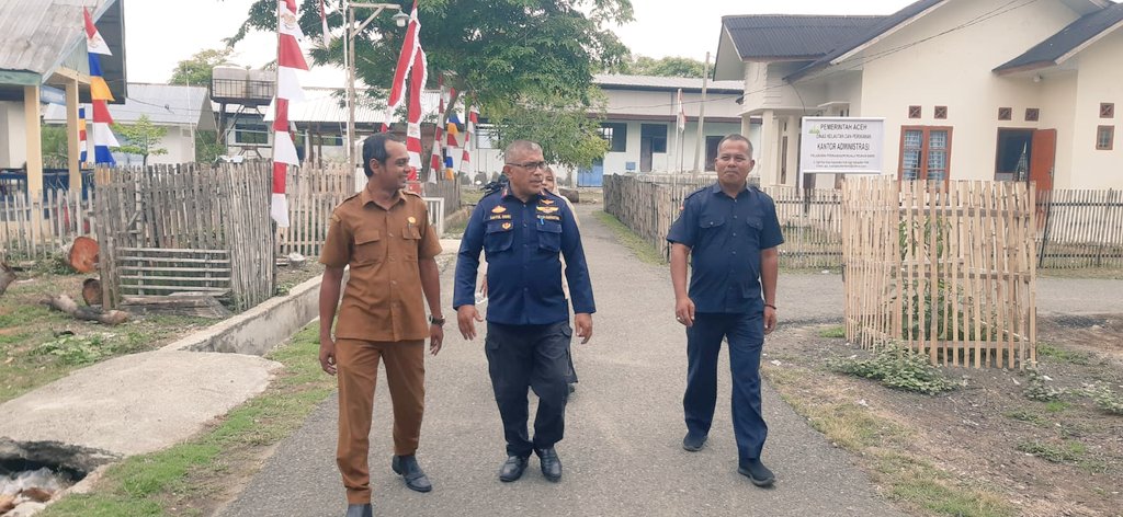 kualapeukanbaro's tweet photo. #Sahabatbahari (Selasa,08/08/2023) Kunjungan kerja kepala Kantor Kesehatan Pelabuhan (KKP) Kelas III Lhokseumawe ke PP. @kualapeukanbaro dalam rangka memantau perkembangan kerja sama lingkup kekarantinaan kesehatan pelabuhan.
@DkpAceh @alimanselian @humasaceh @KarnandaMirza https://t.co/bAa2cfnbCF
