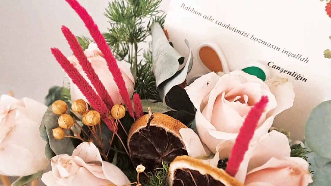 Ben mükemmel değilim, evliliğim de öyle ama çabalamayı seviyorum; bizim için çabalamayı seviyorum, bizi seviyorum.. <a href="/orhancakirci/">Orhan Çakırcı |ط</a> #8ağustos