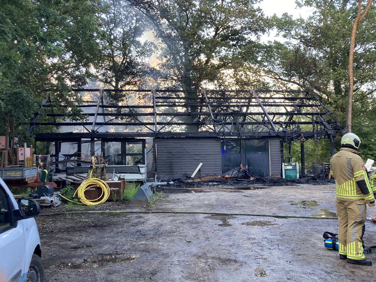 🚨Uitruk: 45
📆07-08-2023 ⏰18:05 uur
📟 P 1 BR (Middelbrand) bijgebouw Camping Laag Kanje Laan van Laag Kanje Maarn
🚒 095434(TS) 095444(CCFM) 095431(TS) 095474(HV)
 ℹ️ Uitgerukt voor een schuur van 10x15 op <a href="/DroomParken_nws/">EuroParcs vakantieparken</a> Laag Kanje. Met ondersteuning van <a href="/BrwWoudenberg/">Brandweer Woudenberg</a> 1/2