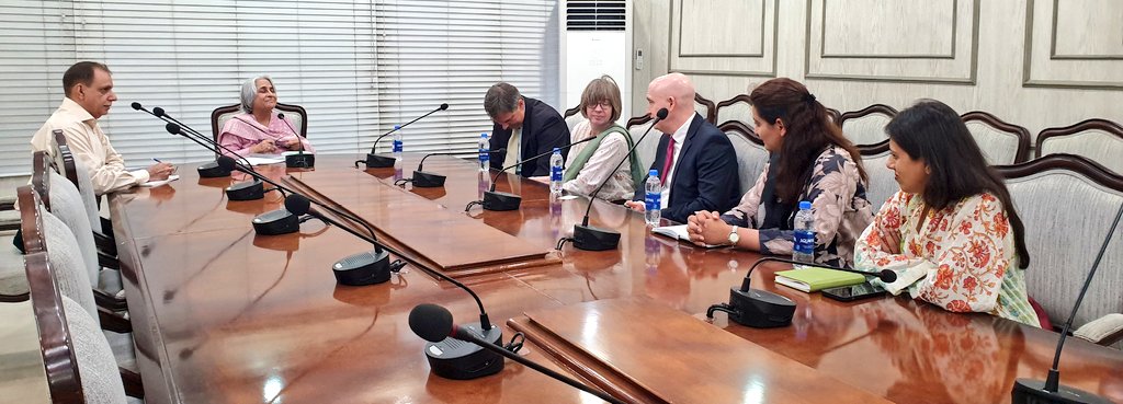 Karachi (08.08.23): Minister Health, Sindh, Dr.<a href="/AzraPechuho/">Dr. Azra Fazal Pechuho</a> met with the <a href="/USAID_Pakistan/">USAID Pakistan</a> team to discuss further development in telehealth, mental health &amp; mobile health van services in the service that can expand on better maternal &amp; child healthcare in the province #SindhHealth