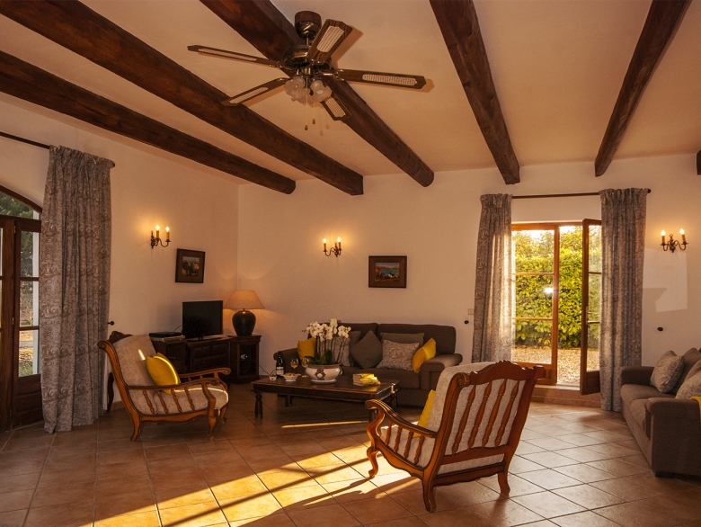 francelovers's tweet photo. SPECIAL OFFER - 15% off per week + case of wine
15% off per week + case of wine on bookings made for the period 25th August till 8th September plus complimentary case of selected fine Languedoc win
https://t.co/kdid7zZtt0
#France #French #holidays https://t.co/aqEwUMTrAP