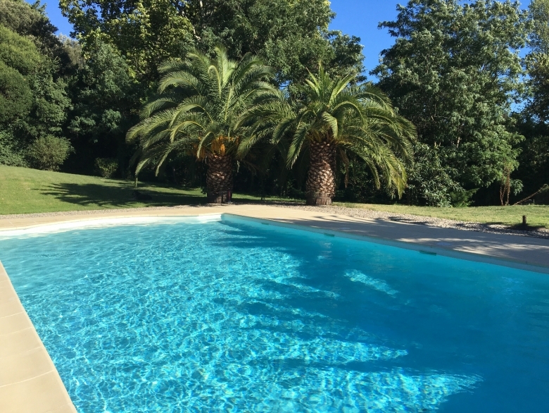 francelovers's tweet photo. SPECIAL OFFER - 15% off per week + case of wine
15% off per week + case of wine on bookings made for the period 25th August till 8th September plus complimentary case of selected fine Languedoc win
https://t.co/kdid7zZtt0
#France #French #holidays https://t.co/aqEwUMTrAP