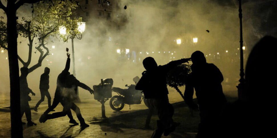 hooliganscz1999's tweet photo. Official information after AEK🇬🇷 - Dinamo🇭🇷 fight last night:
» 82 Croats arrested
» 1 German, 1 Albanian, 1 Austrian & 1 Bosnian arrested
» 12 Greeks arrested
» 5 Greeks in hospital
» 3 Croats in hospital
» And the saddest part - a 29-years (correction he was not 22 years old) -old AEK fan dead https://t.co/JajX9wvDP3