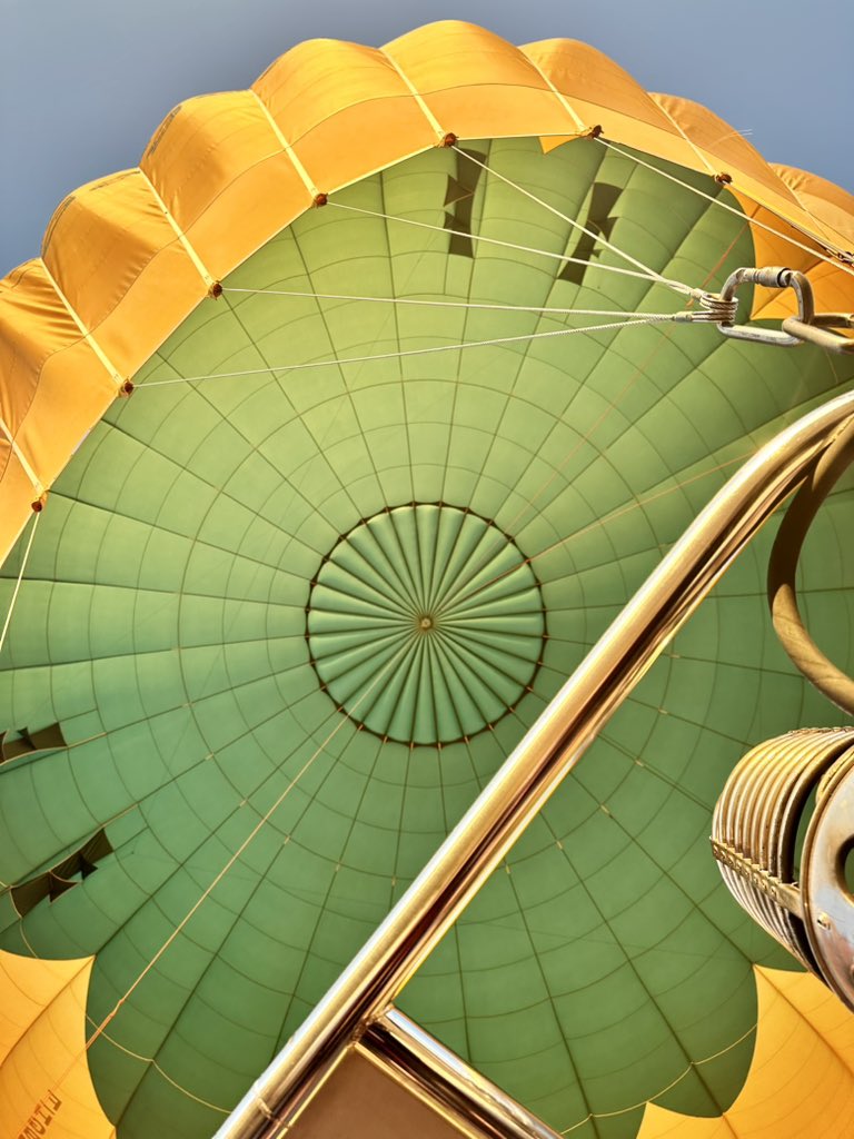 helen_m_oc's tweet photo. Montgolfières du Périgord

#blueskies #travel #hotairballoon #balloonflight #flight #dordogne #LaRoqueGagaec #perigord #france https://t.co/yTpGXn0hzb