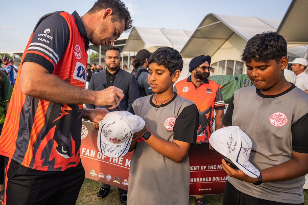 Got Tim Southee’s autograph 

Those kids must be elated 🙌

#GT20 #WolfPack #BramptonWolves #TheWolves #GT20Canada #GT20Season3 #GlobalT20 #CricketsNorth #canadacricket #BWvMP