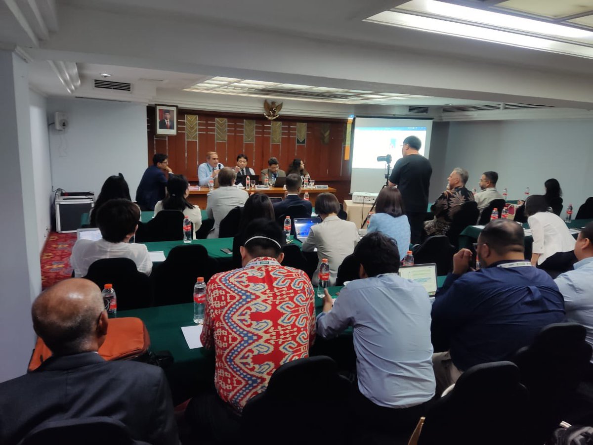 AsianSil's tweet photo. Panel on History & Theory of IL - Prof P Singh (Moderator), Speakers: I De La Rasilla, T Toyoda, R Bagares, S S Parmar. #AsianSIL #BandungConference. https://t.co/uq9F8RFJ4u