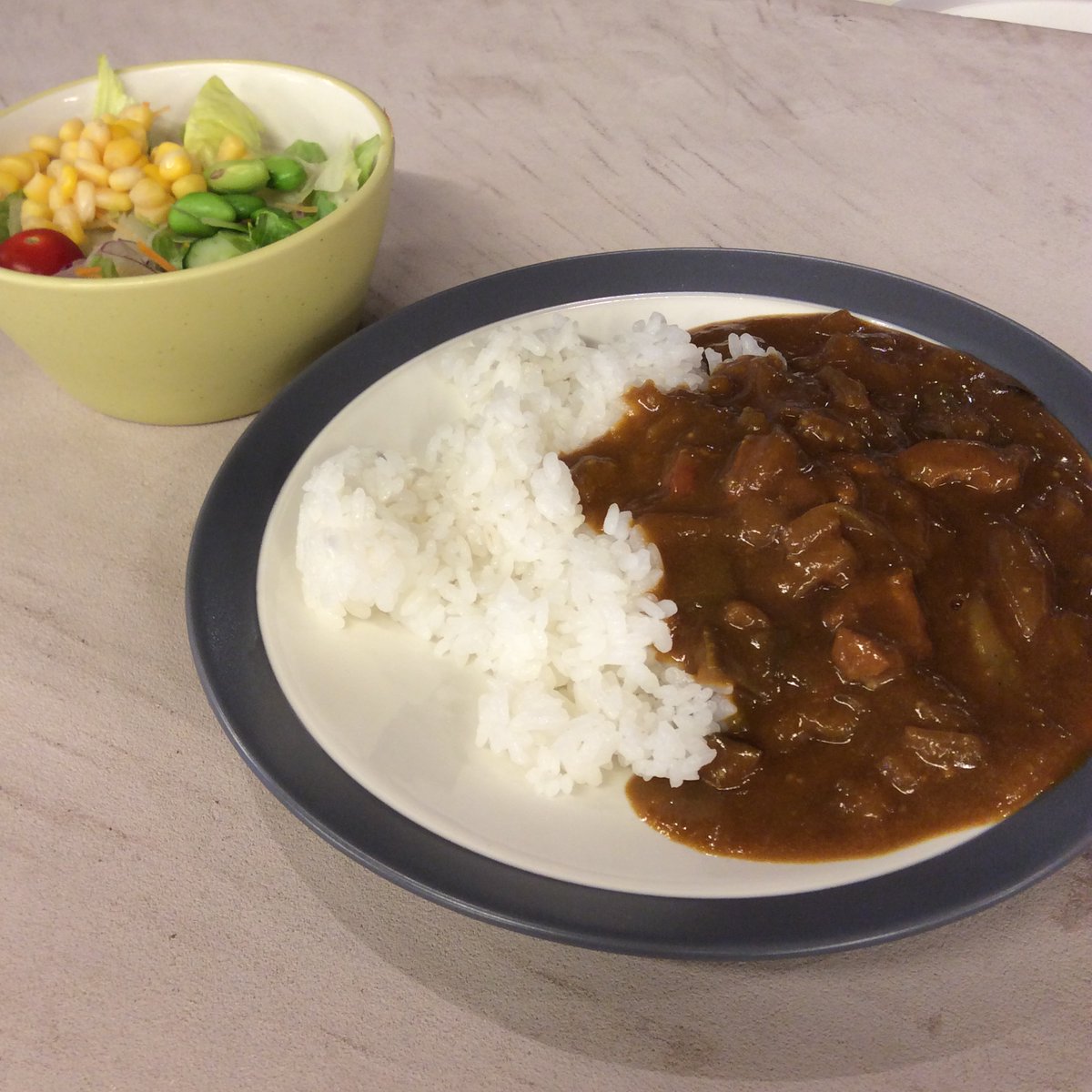 arbo_kitchen's tweet photo. 本日のメニューはポークカレーです！

寄付でたくさんの野菜をいただき、美味しい夏野菜カレーになりました😄
ご支援ありがとうございました。

#こども食堂 #アルボキッチン #クラシスホーム #孤食をなくそう #子ども食堂ネットワーク #フードパントリー #子ども食堂を応援したい https://t.co/fF8UPxaUWz